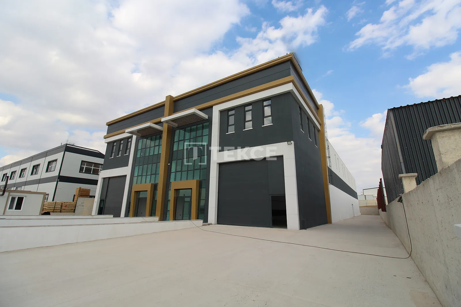 Ankara'da 265 m² ve 755 m² Alanlı Ticari Gayrimenkuller
