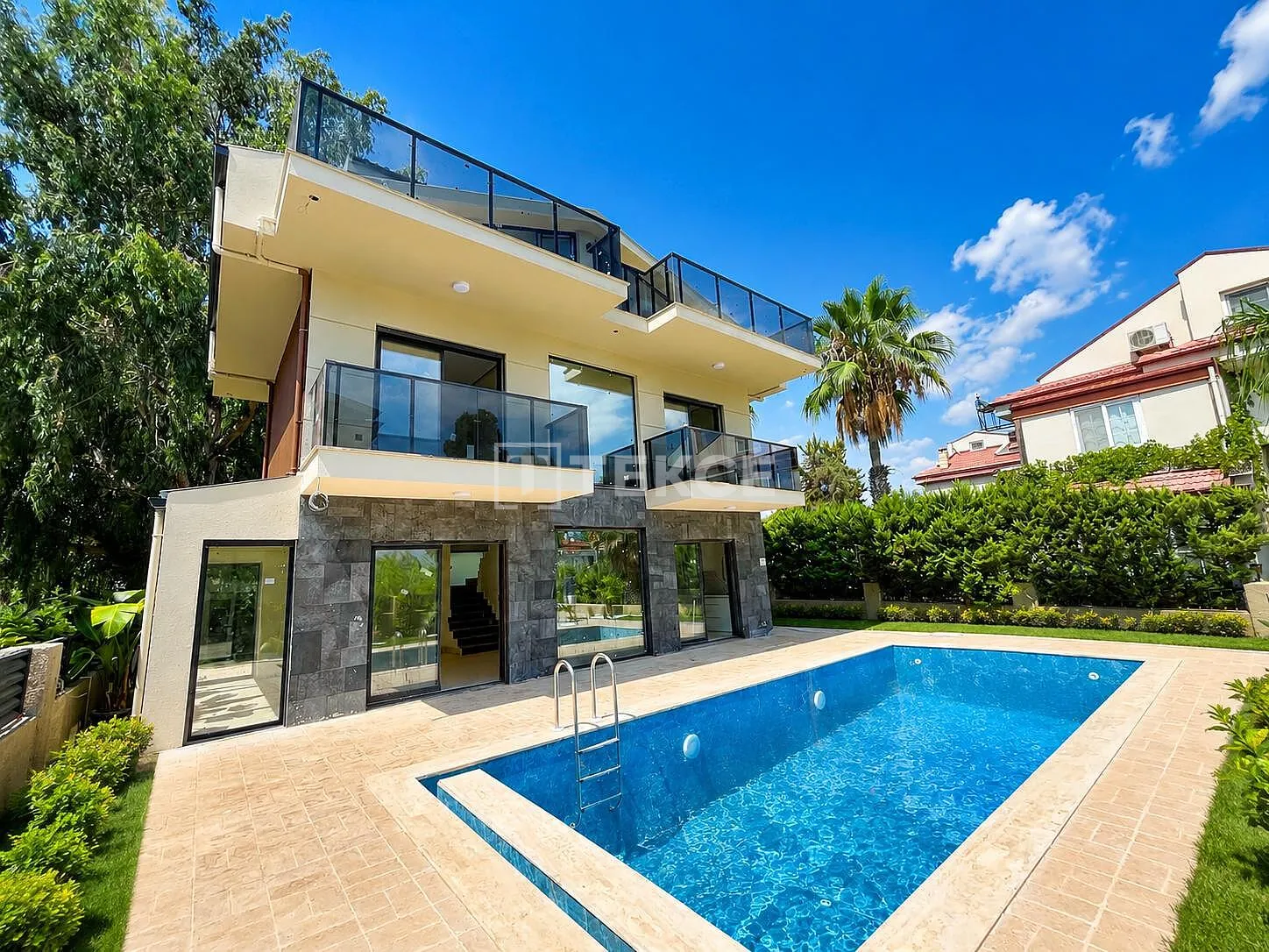 Vilas Elegantes com Potencial de Investimento em Fethiye Muğla