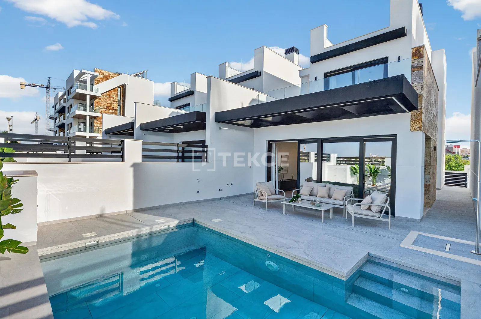 Stilvolle Neubauvillen mit Pool in Aguas Nuevas Torrevieja