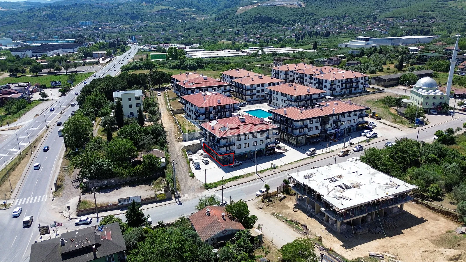 Loja em Yalova Kaytazdere Próxima à Estrada Principal e Ponte