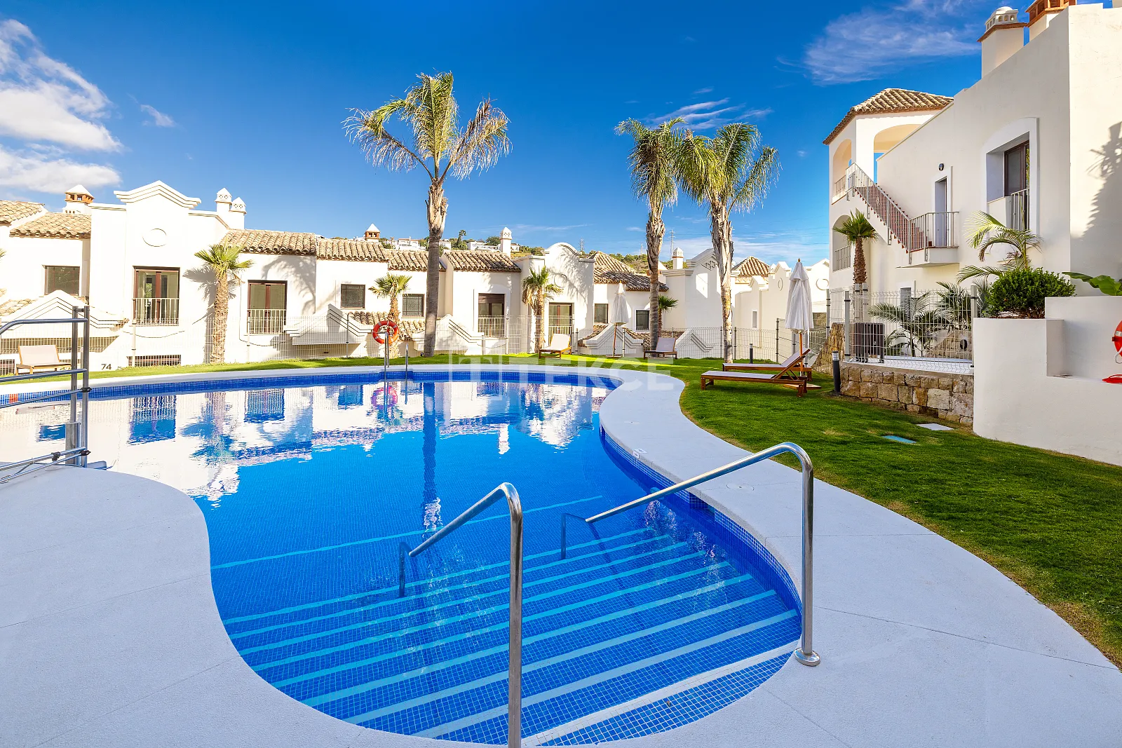 Adosados en Estepona con Piscinas y Jardines Exclusivos