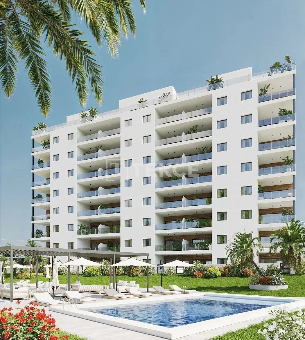 Benidorm'da Costa Blanca'da Havuzlu Çağdaş Daireler