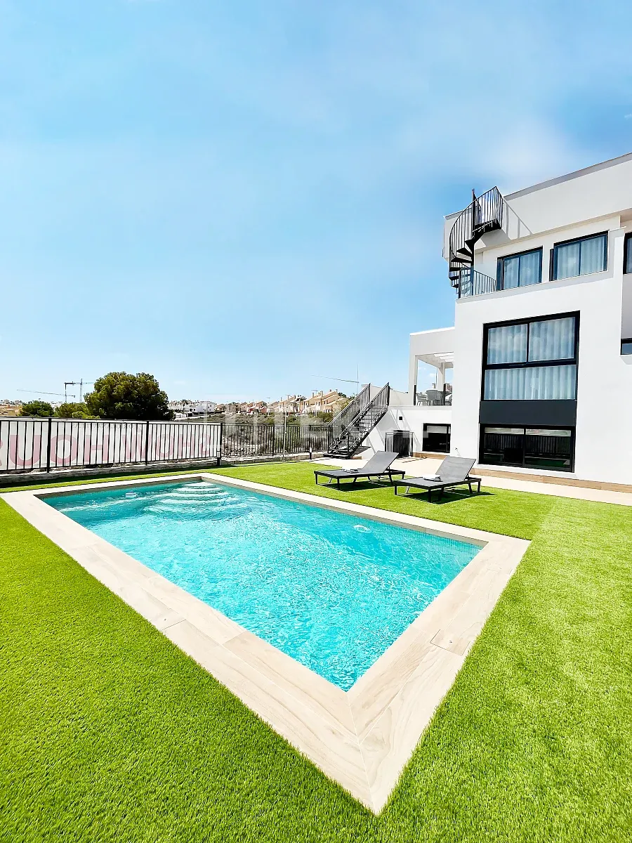 Zeitgenössische Golfvillen mit Pool in La Finca Algorfa