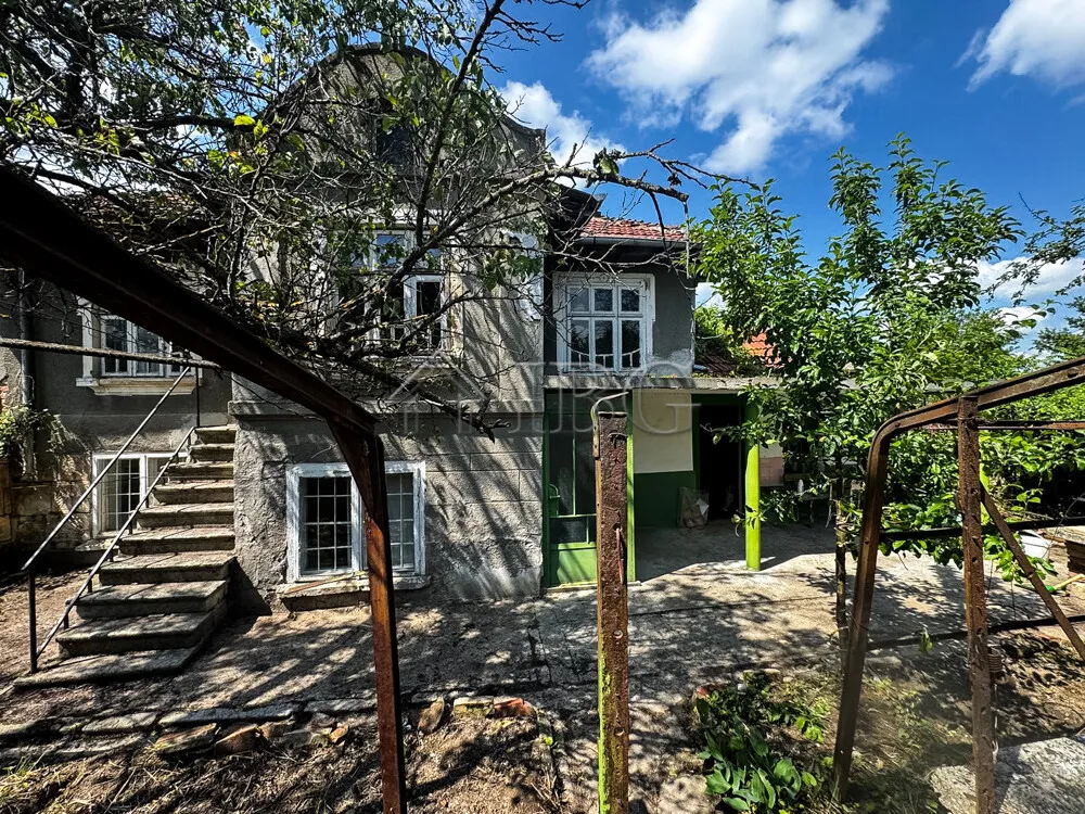 Vecchia Casa con Grande Giardino e Grande Potenziale di Ristrutturazione | Bozhichen, Ruse