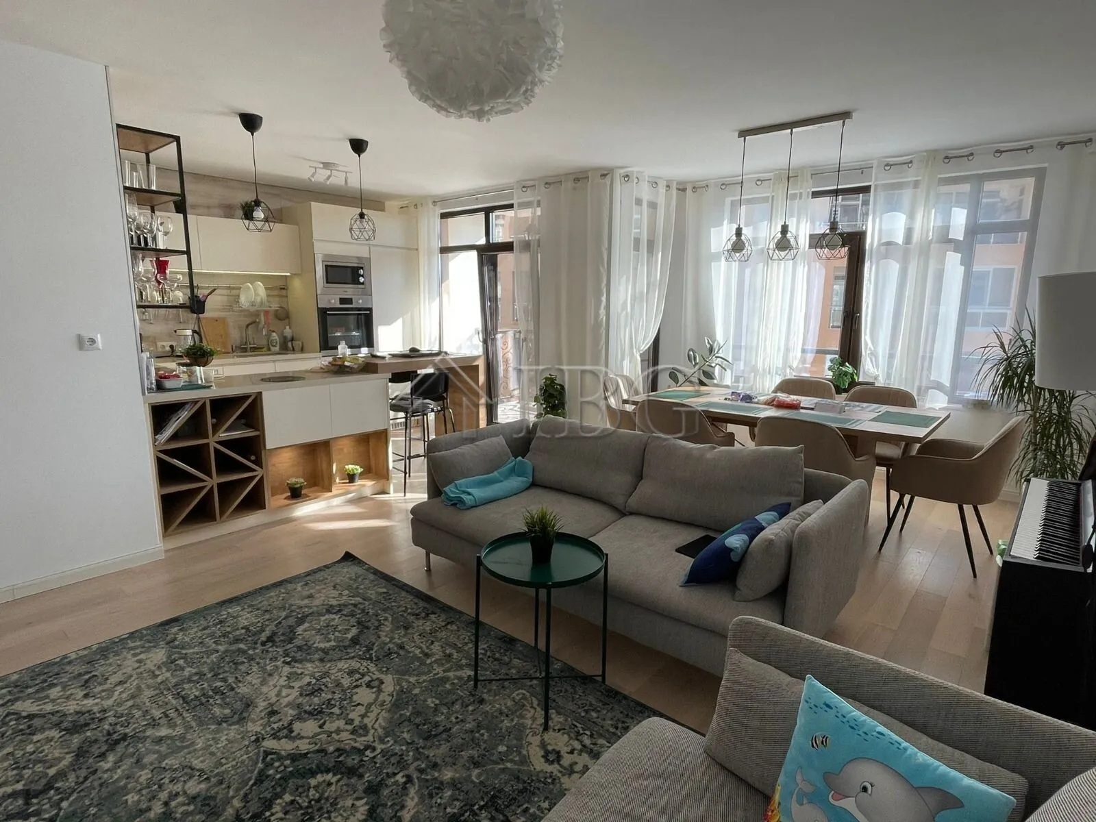 Appartamento di Lusso con 4 Camere da Letto e Vista Mare ad Aivazovsky Park, Pomorie