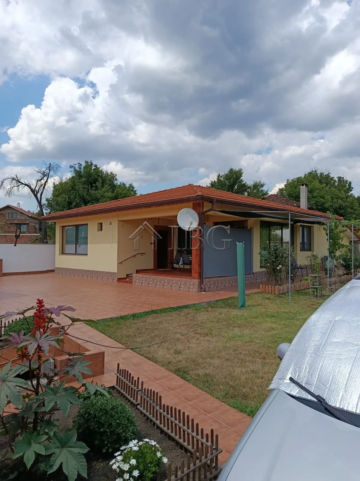 Eingeführtes Einfamilienhaus mit großem Garten im Dorf Fakia, Region Burgas