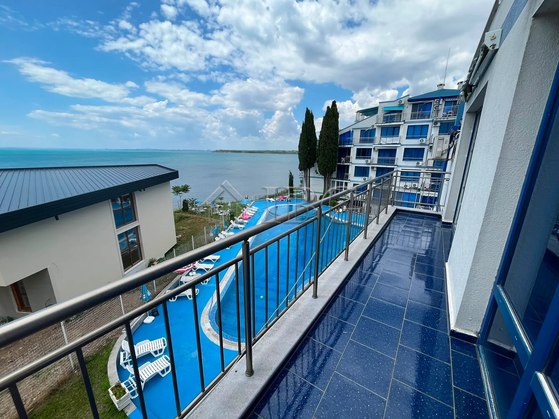 Spazioso appartamento di 4 locali con vista mare e piscina fronte mare a Blue Bay Palace, Pomorie