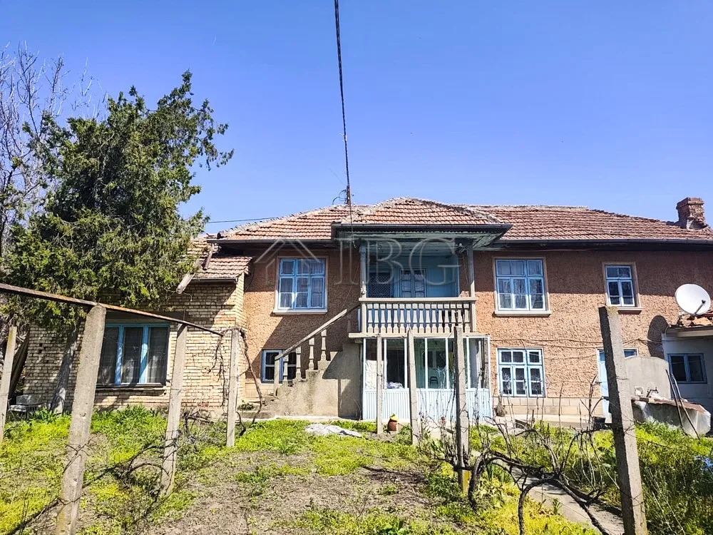 Spacieuse Maison de 2 étages avec Jardin de 2 000 m² | Village Paisible près de Polski Trambesh