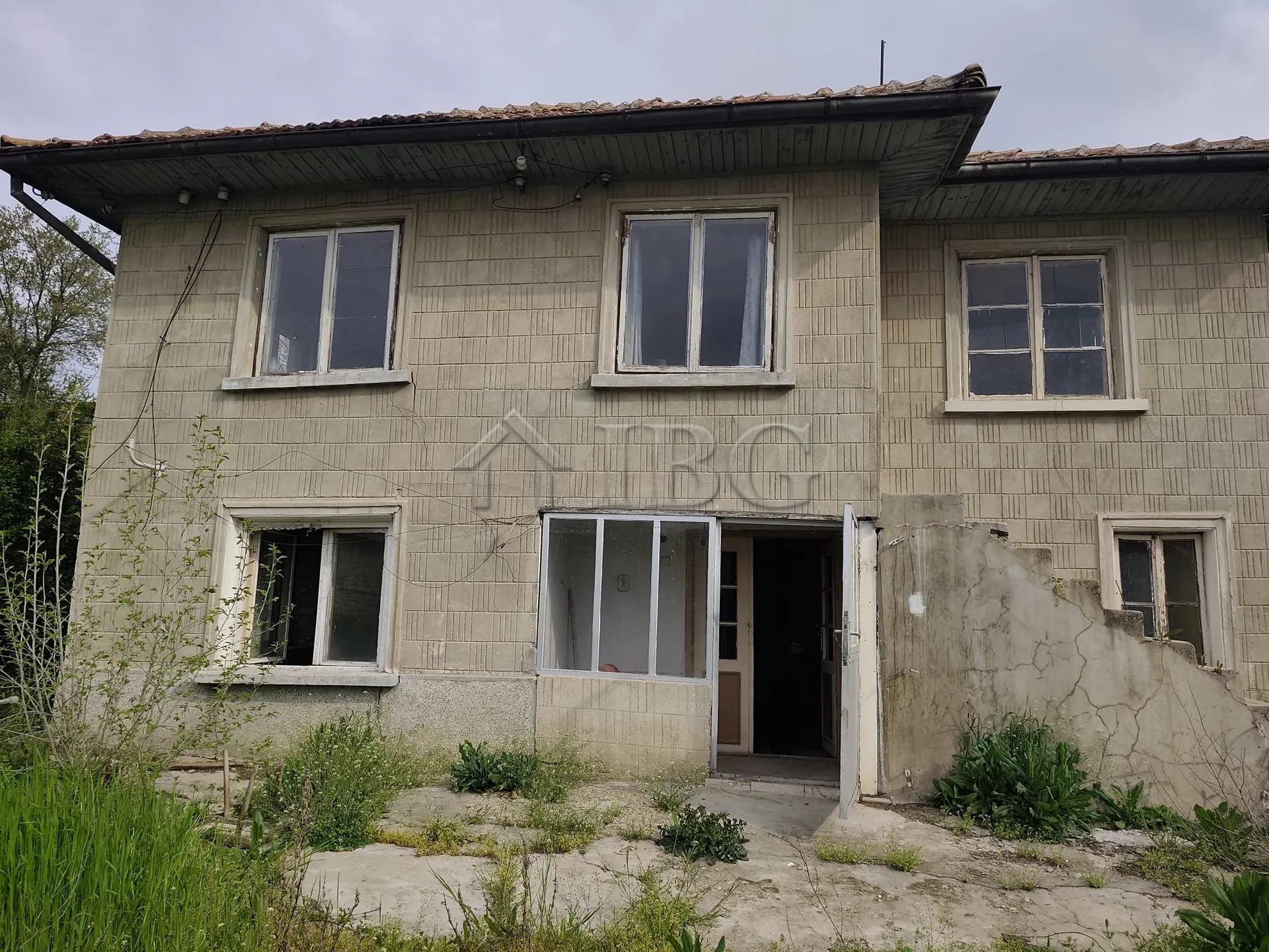 Proyecto de Renovación con Gran Jardín entre Byala y Polski Trambesh