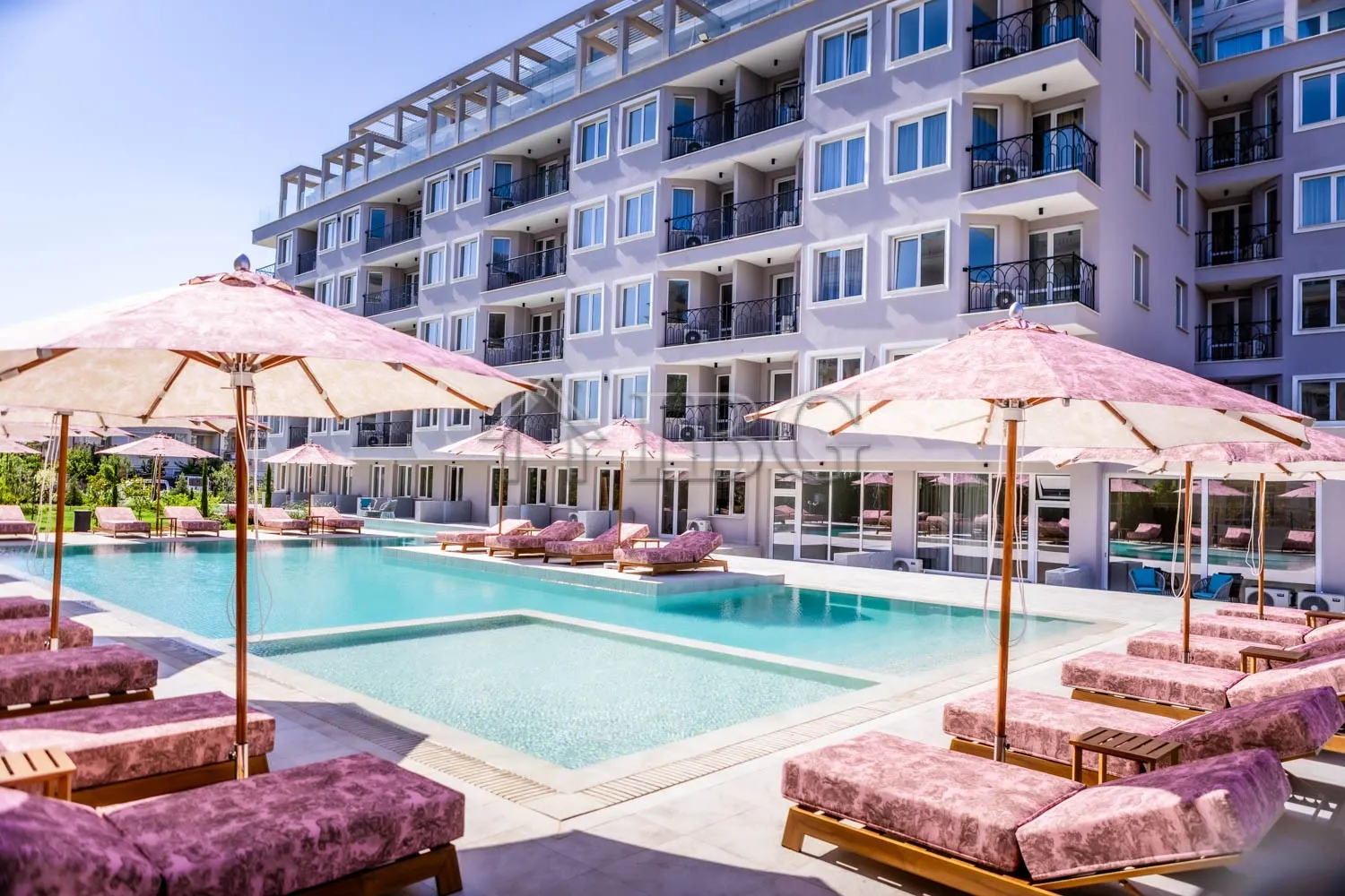 Apartamento de 2 Dormitorios con Vistas a Piscina y Jardín | J'Adore Secret Garden, Sunny Beach