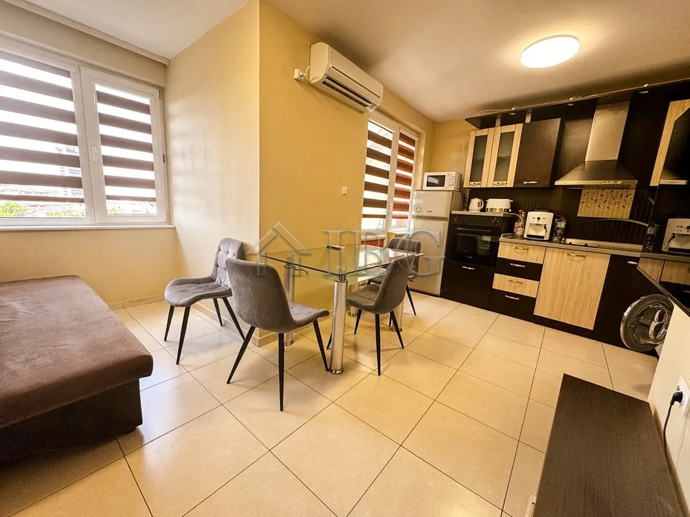 Modernes 1-Schlafzimmer-Apartment mit Panoramaterrasse in einer der begehrtesten Lagen von Ruse