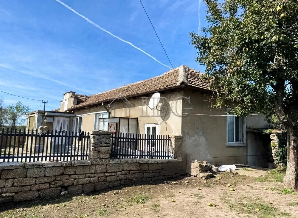 Casa su un piano con grande giardino vicino a Balchik e al mare
