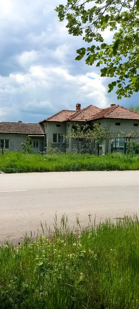 Casa de 3 dormitorios y Jardín de 1.500 m² cerca de Dobrich