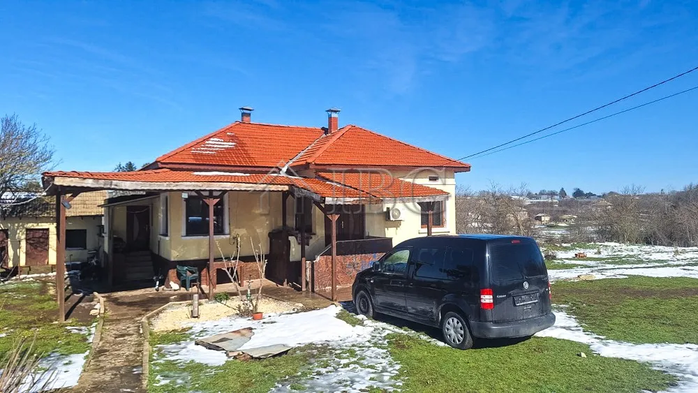 Renoviertes Haus mit großem Garten und Nebengebäuden – Ruhige Lage Nahe dem Zentrum