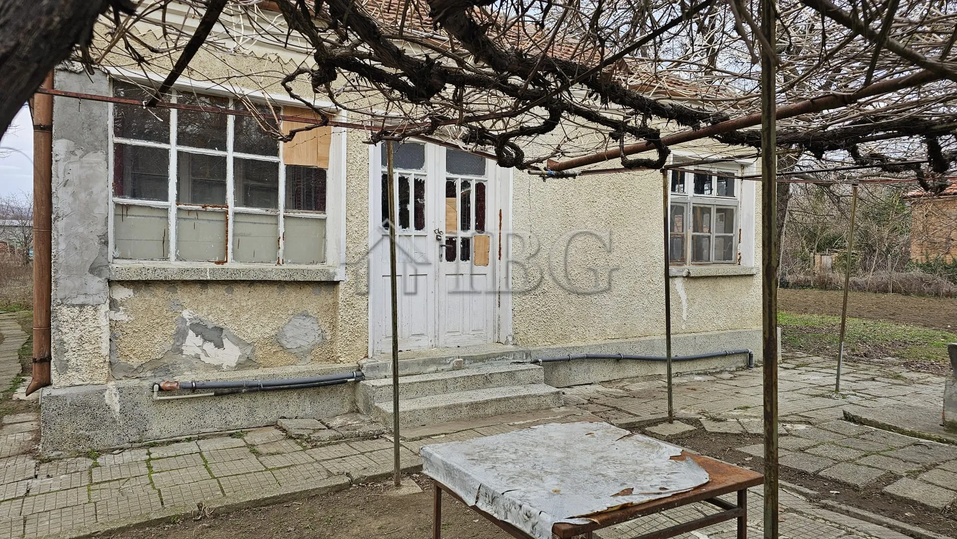 Casa con Ampio Terreno nel Villaggio di Gyulyovtsa, Regione di Burgas