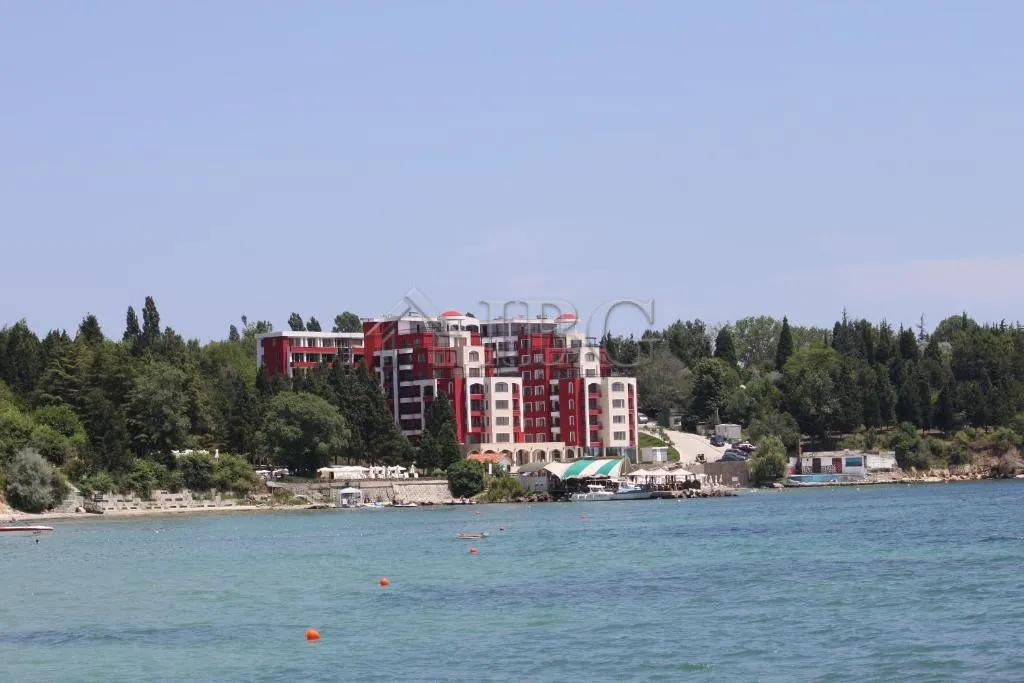 Spazioso Appartamento con 2 Camere da Letto e Accesso Diretto alla Spiaggia | Rich 1, Nessebar