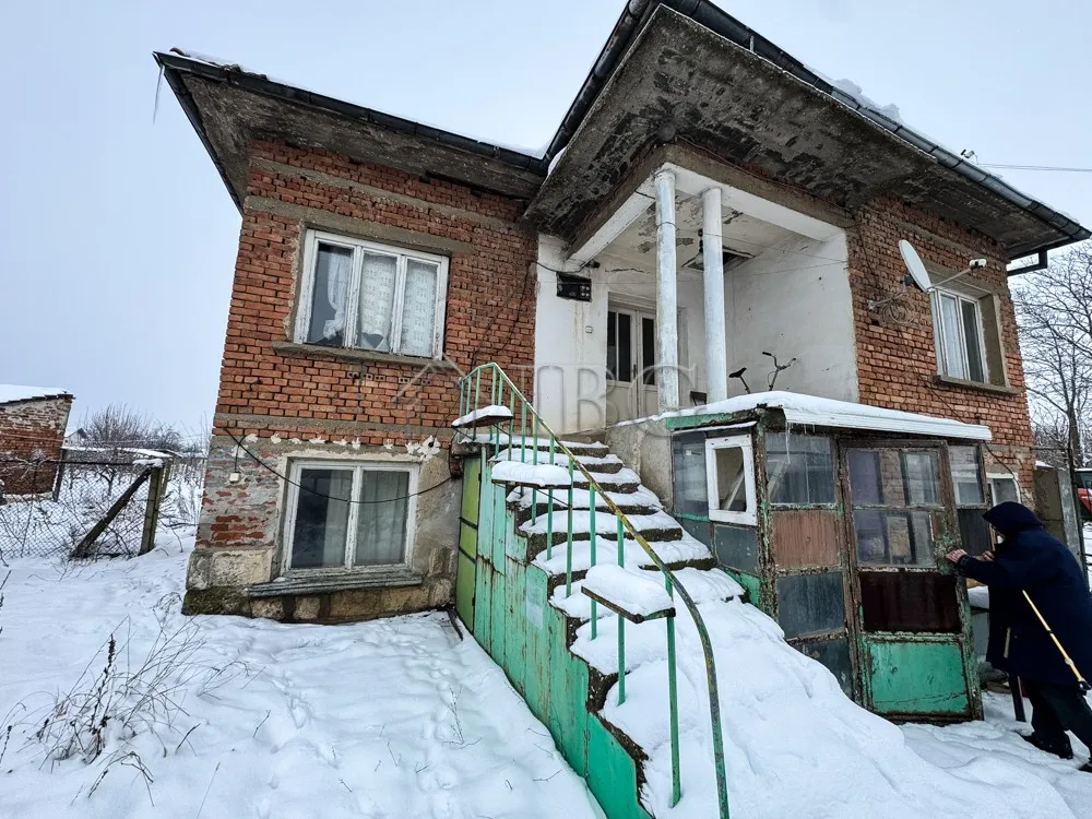 Solide Maison de 3 Chambres à Vendre avec Grand Jardin – Village de Shtraklevo, Région de Ruse
