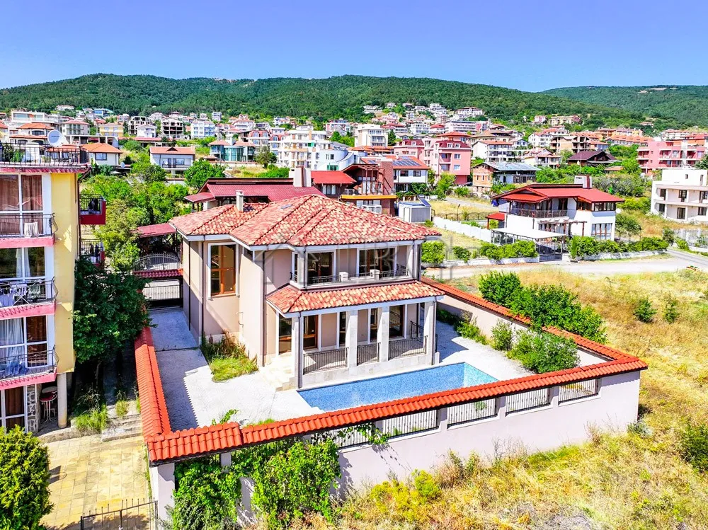 Casa com Piscina e Vista Mar — Sveti Vlas