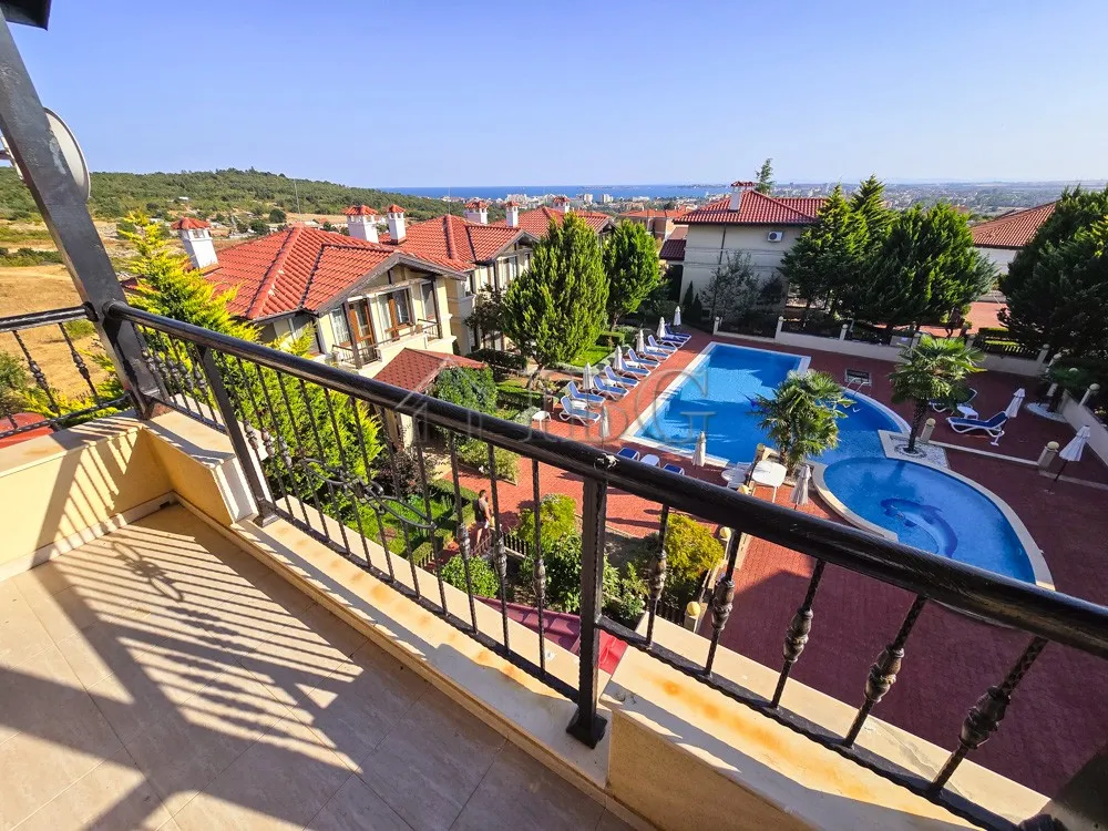 Moradia de Três Pisos com Vista Panorâmica Marítima em Kosharitsa