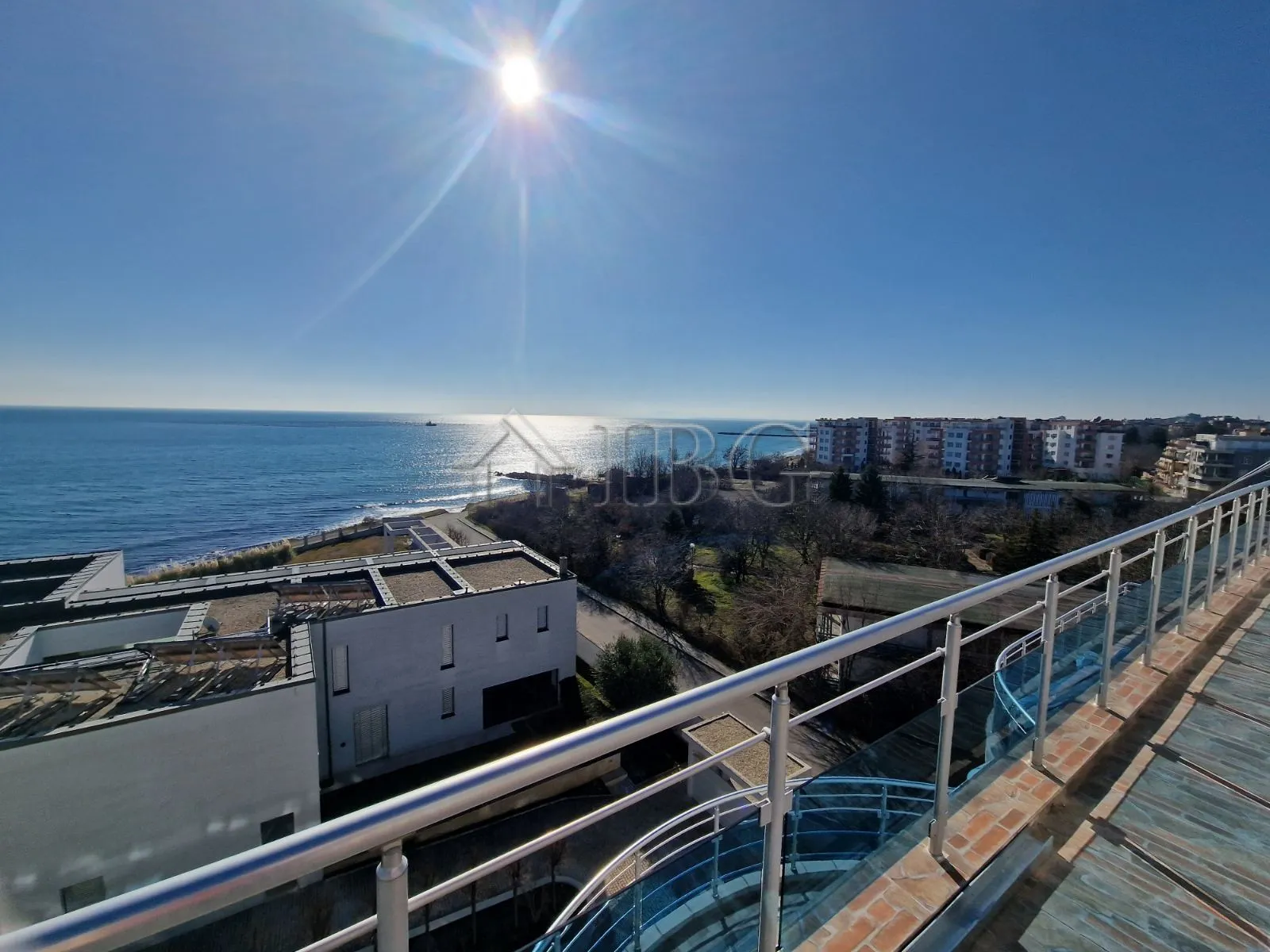 Ático de 3 Dormitorios en Oasis Complex, Ravda — Primera Línea de Mar