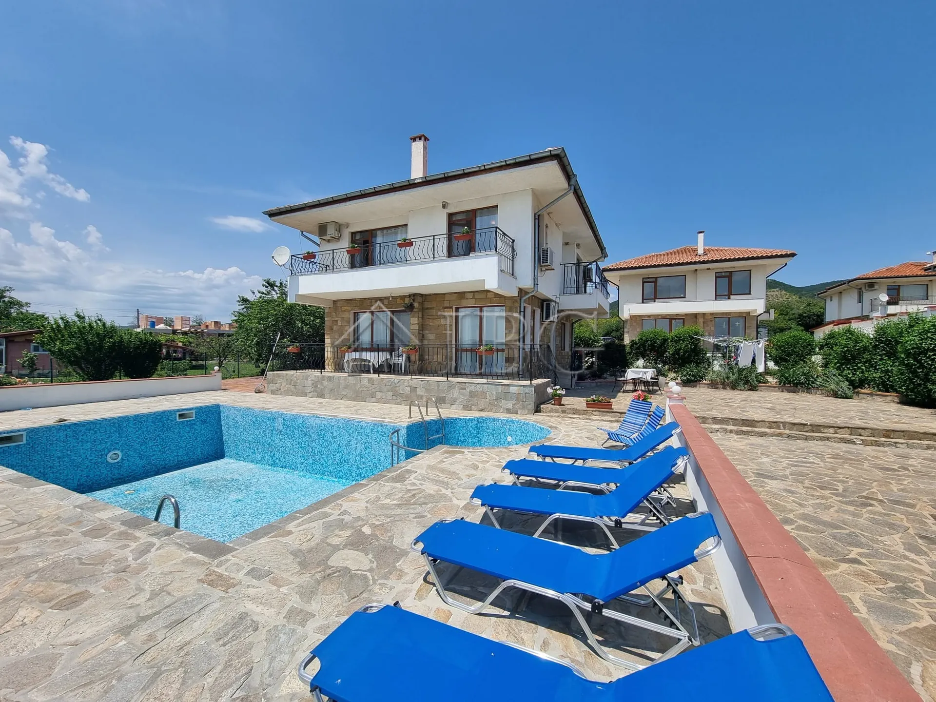 Maison de 3 Chambres, 2 Salles de Bain avec Piscine | À 18 km de Sunny Beach, Bulgarie