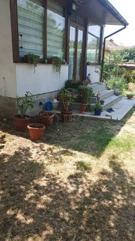 Plevne yakınlarında, güzel bahçeli, tamamen yenilenmiş harika bir mülk