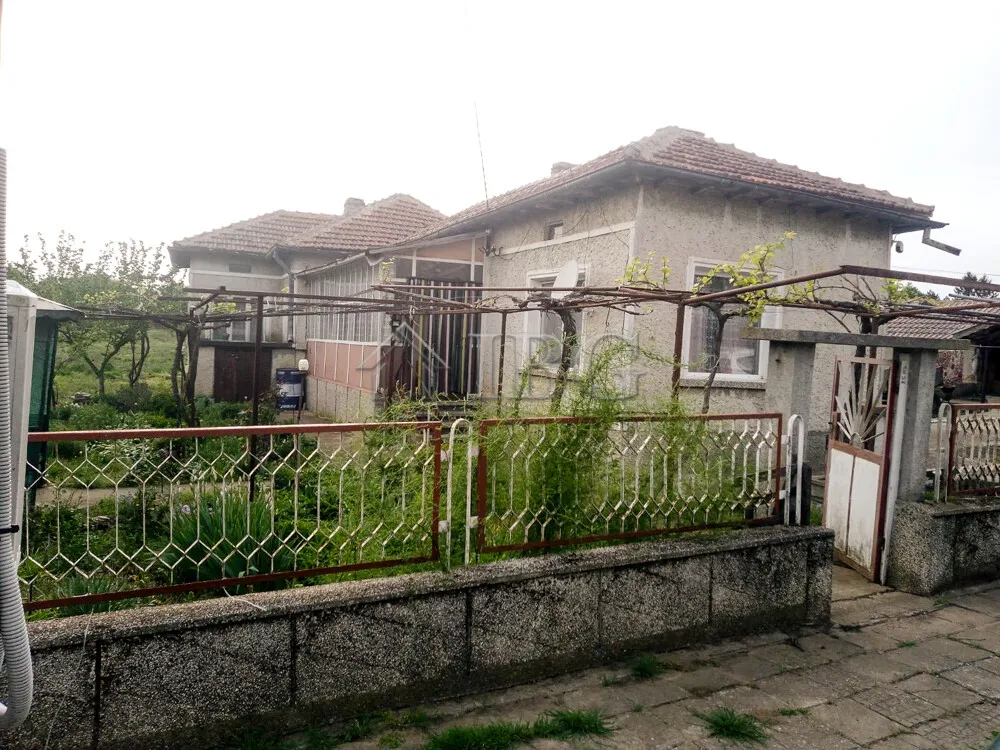Encantadora casa con un gran jardín y dependencias, a 25 minutos en coche de la playa