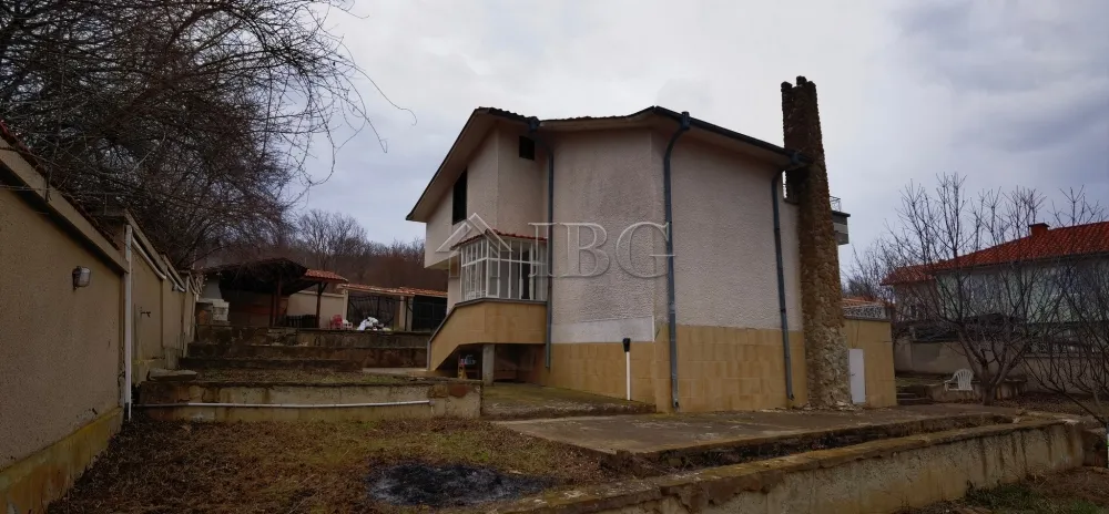 Maison avec 3 chambres, BBQ et jardin de 600 m2 à Kosharitsa, à 6 km de la plage