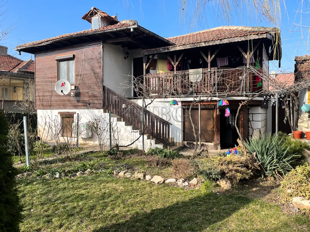 Maison rénovée de 3 chambres dans un joli village à 40 min. de la frontière roumaine
