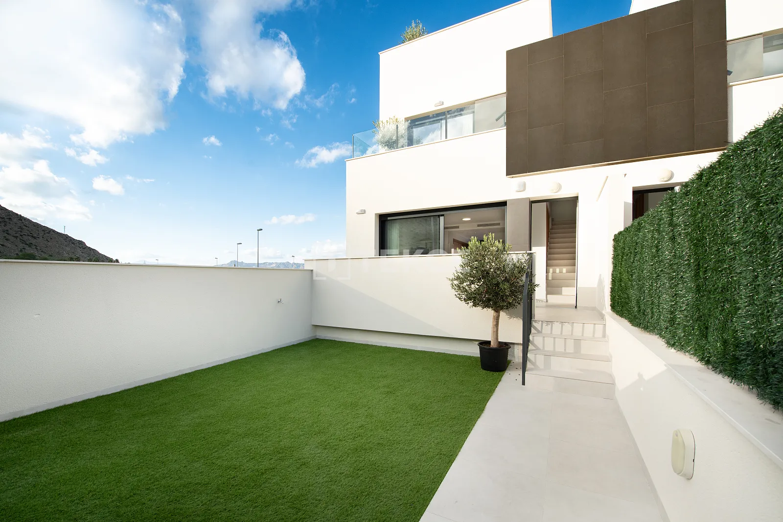 Cox'da Modern Özelliklere Sahip Şık Müstakil Villalar