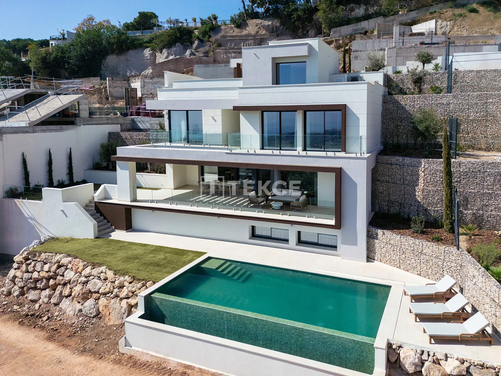 Freistehende elegante Villen mit hochwertigen Ausstattungen in Málaga