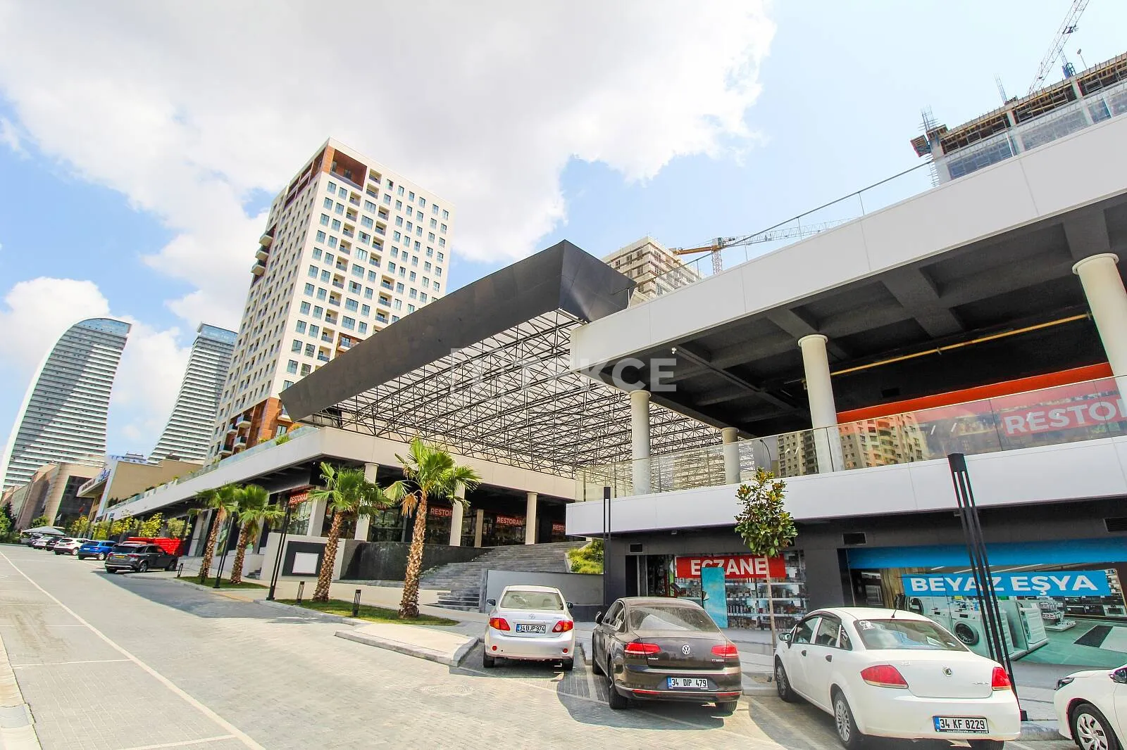 Rent-Guaranteed Shops in a Bustled Area in Esenyurt İstanbul