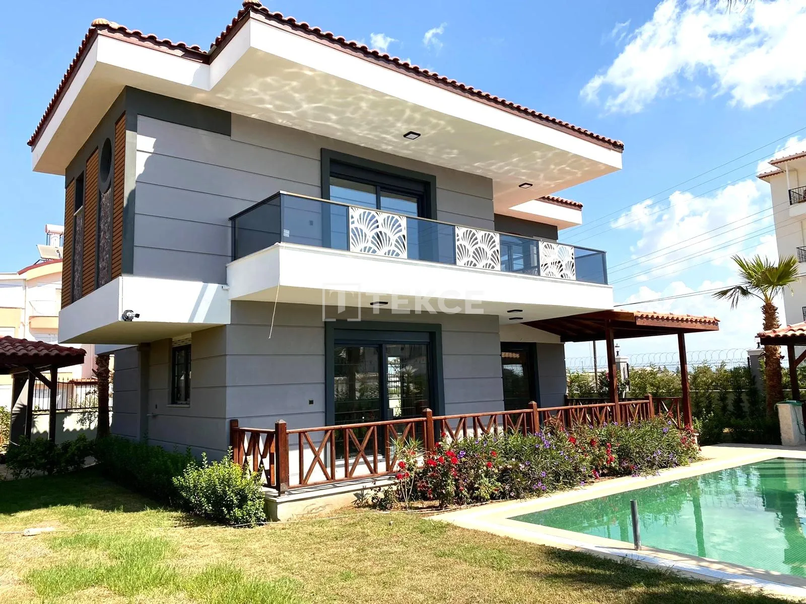 Antalya'da Özel Havuz ve Saunalı Dubleks Villalar