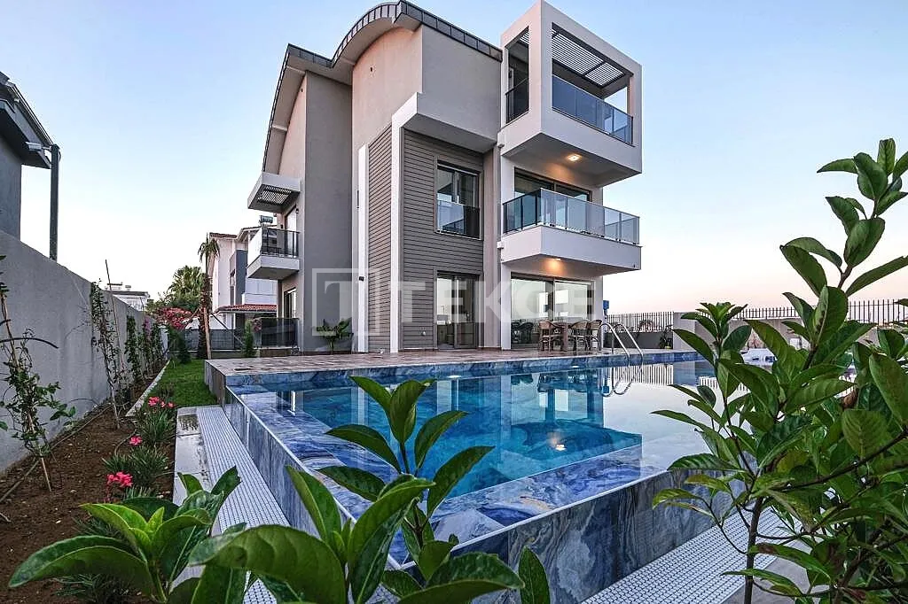 Villas Independientes con Piscina Cerca de Campos de Golf en Antalya