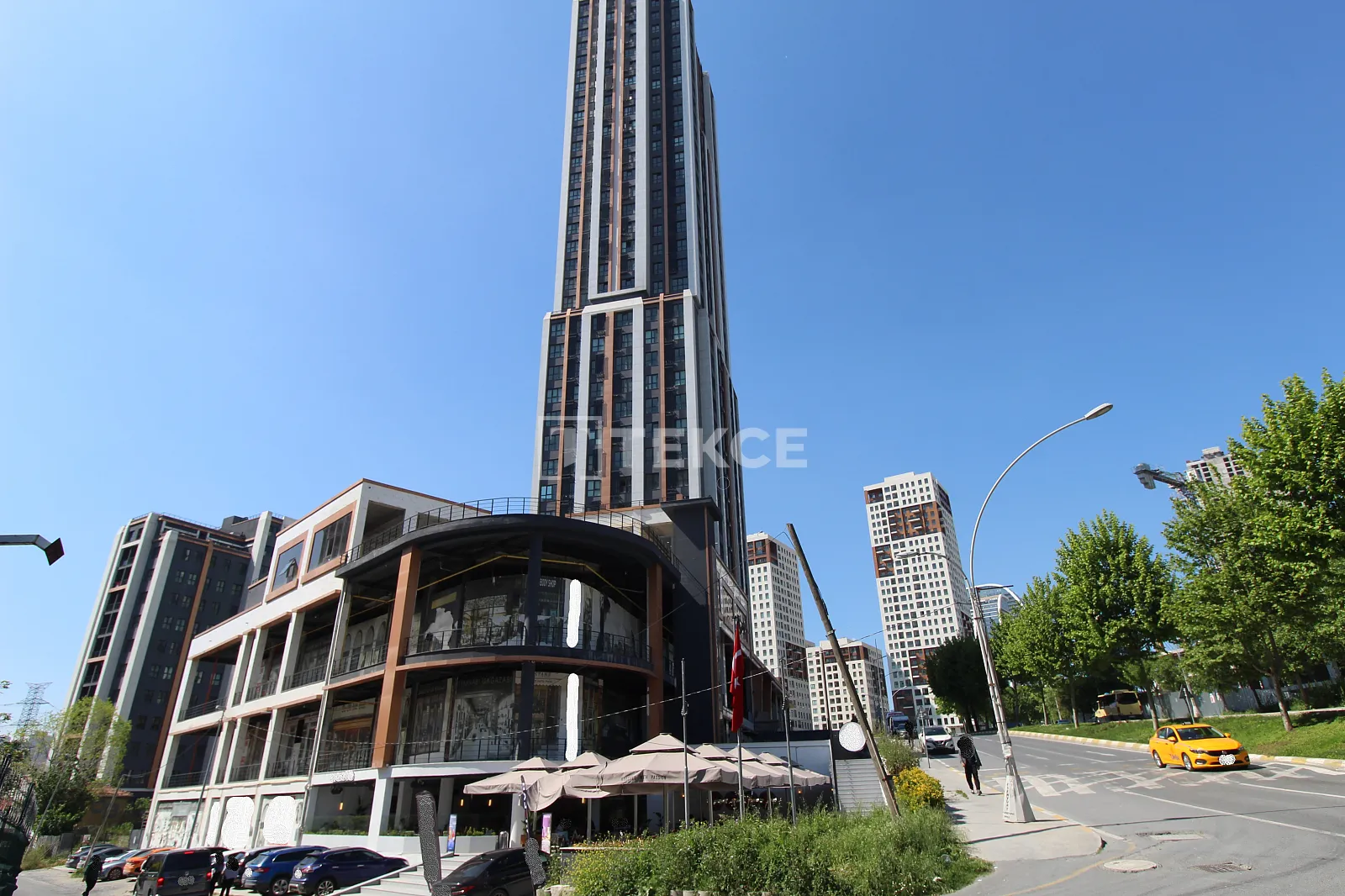 Shops Close to Highways and Metrobus in Istanbul Esenyurt