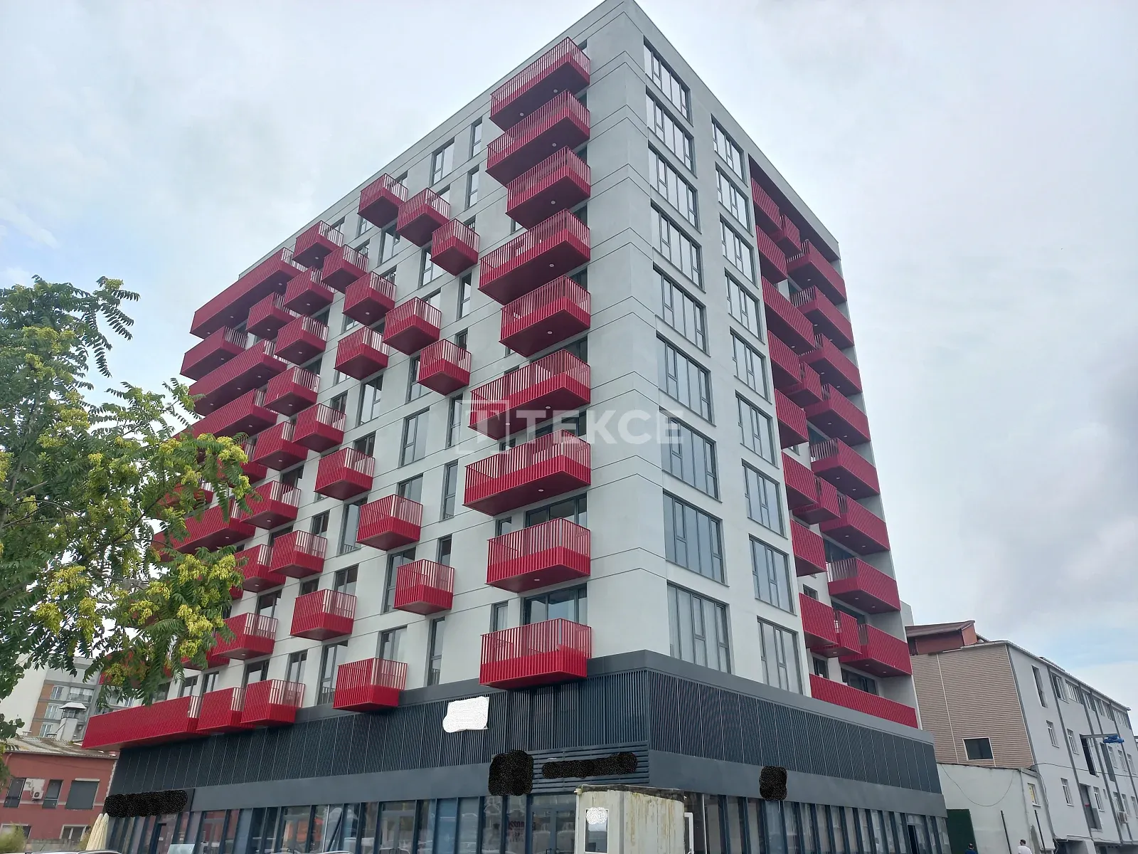 Apartamentos Espaçosos em Complexo Seguro em Küçükçekmece