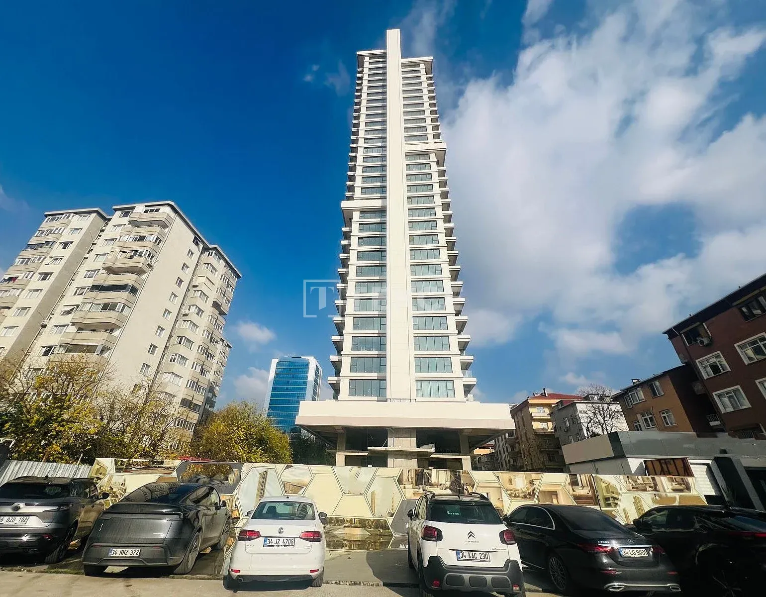 Apartamentos em Complexo Seguro com Vista para o Mar em Ataşehir