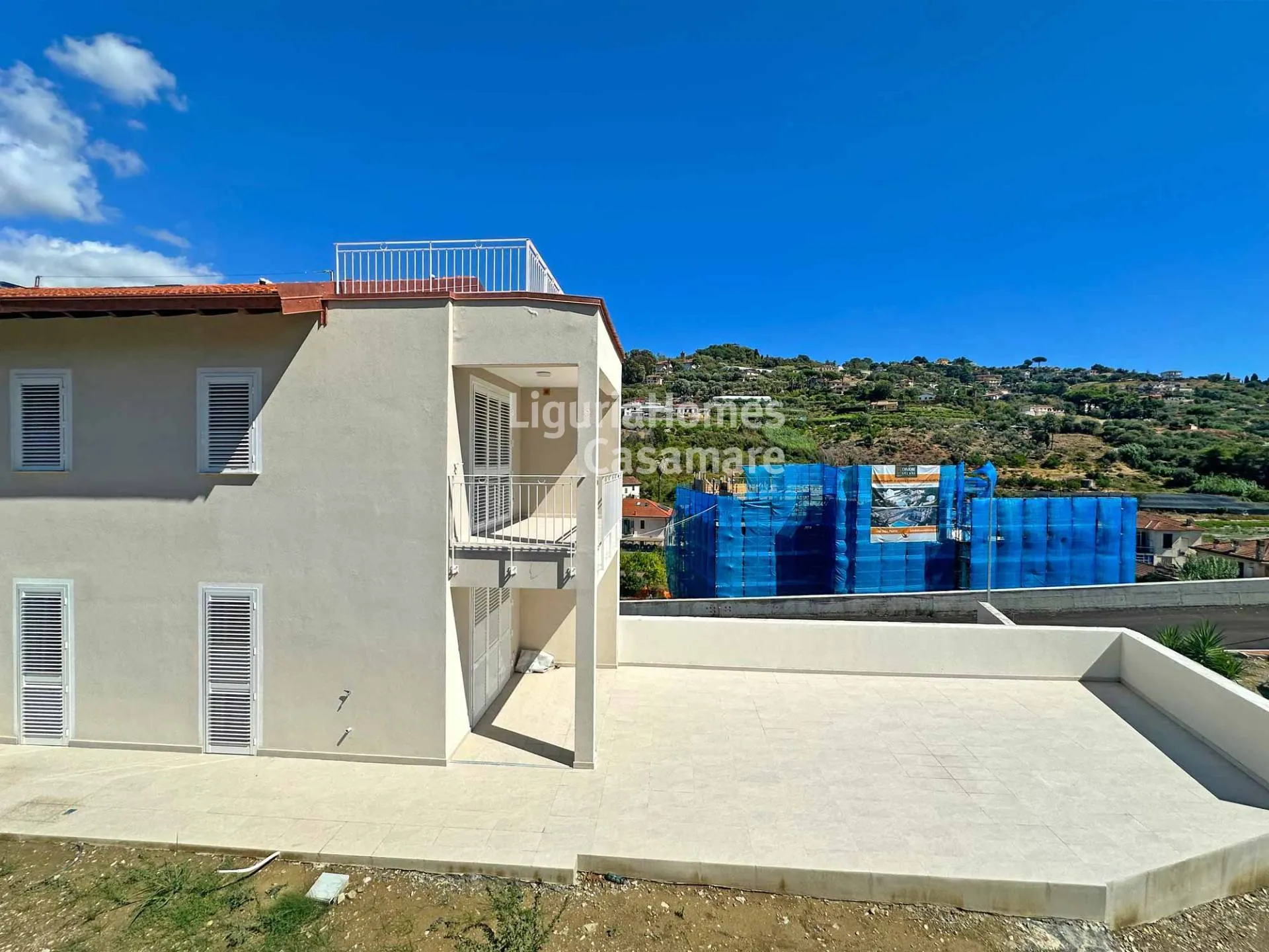 Dimore del Sole residence, newly built apartment for sale in Bordighera with a garden, large terrace and two garages.