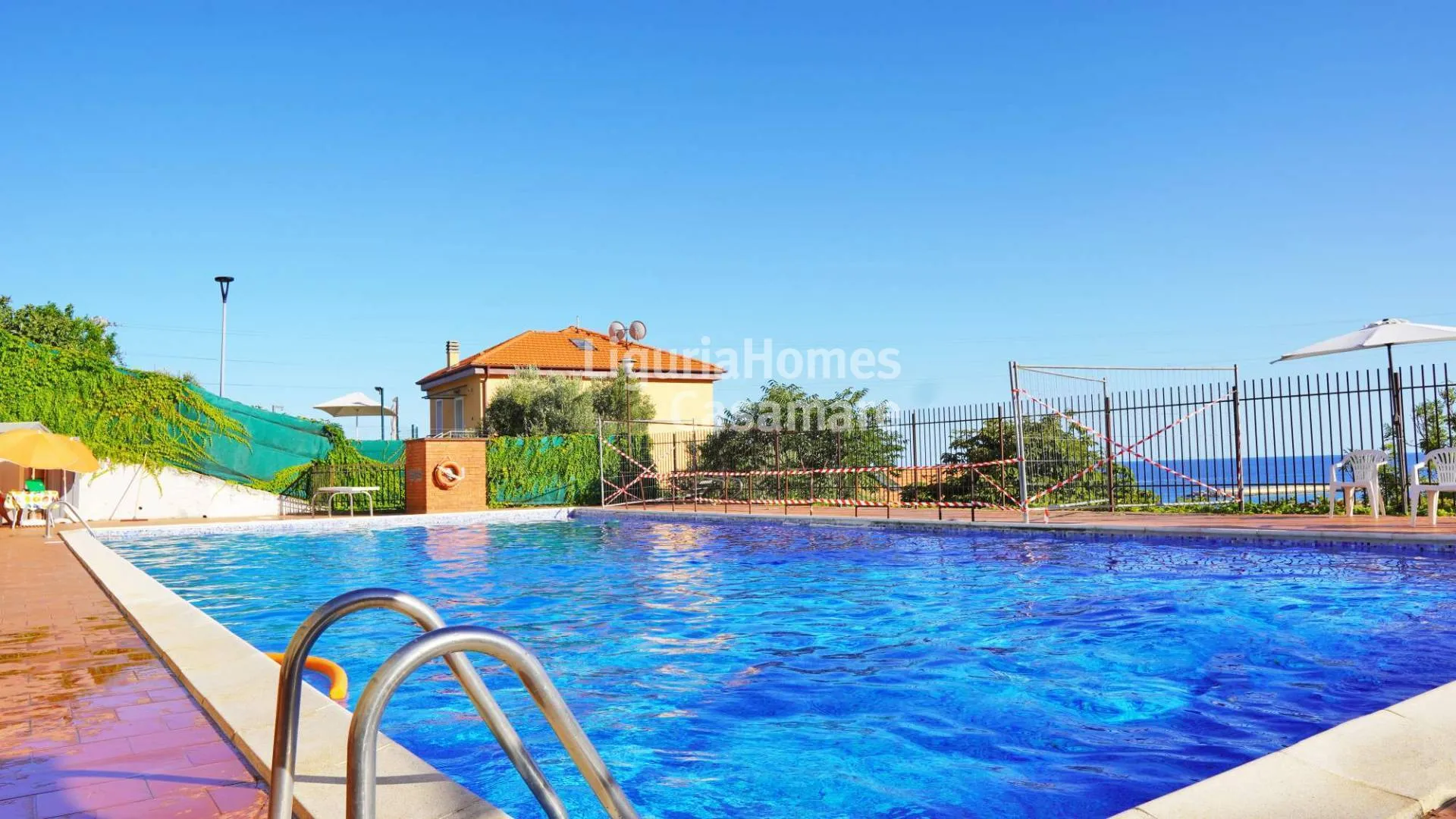 Apartamento de um quarto à venda com piscina comum.