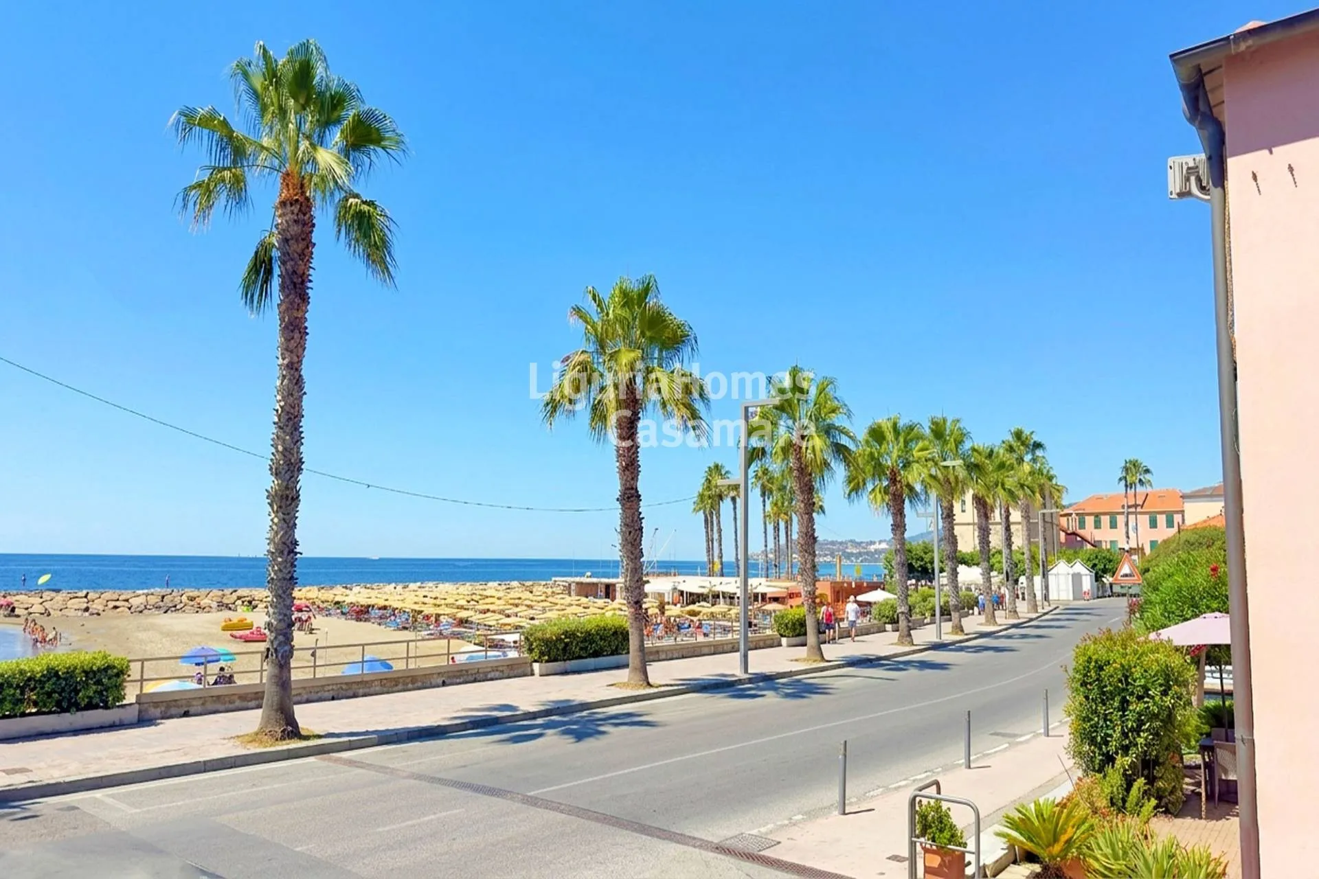 Santo Stefano al Mare sahilinde yenilenmiş daire.