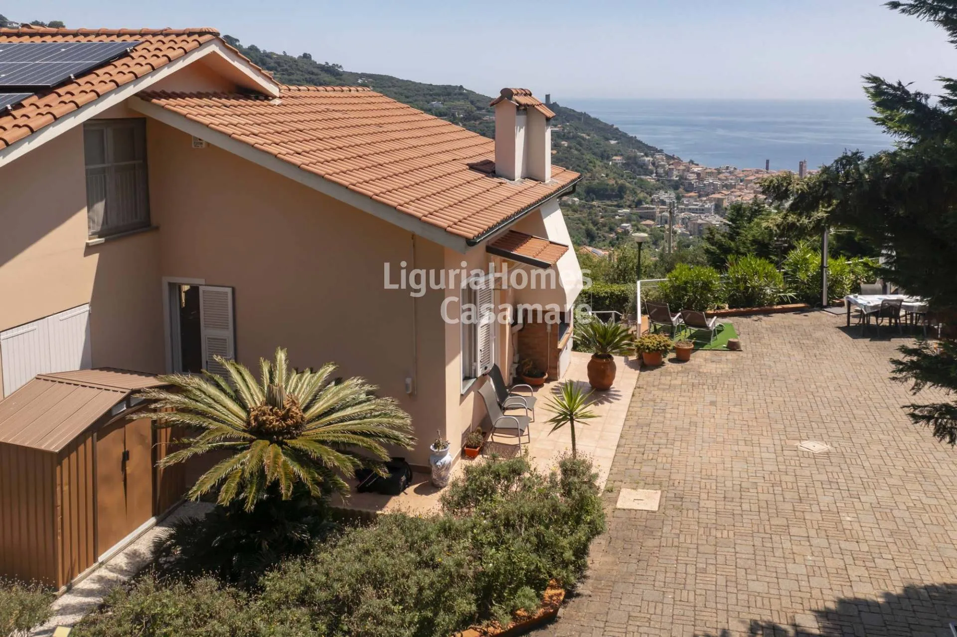 Villa indipendente con vista mare panoramica e giardino privato a Noli.