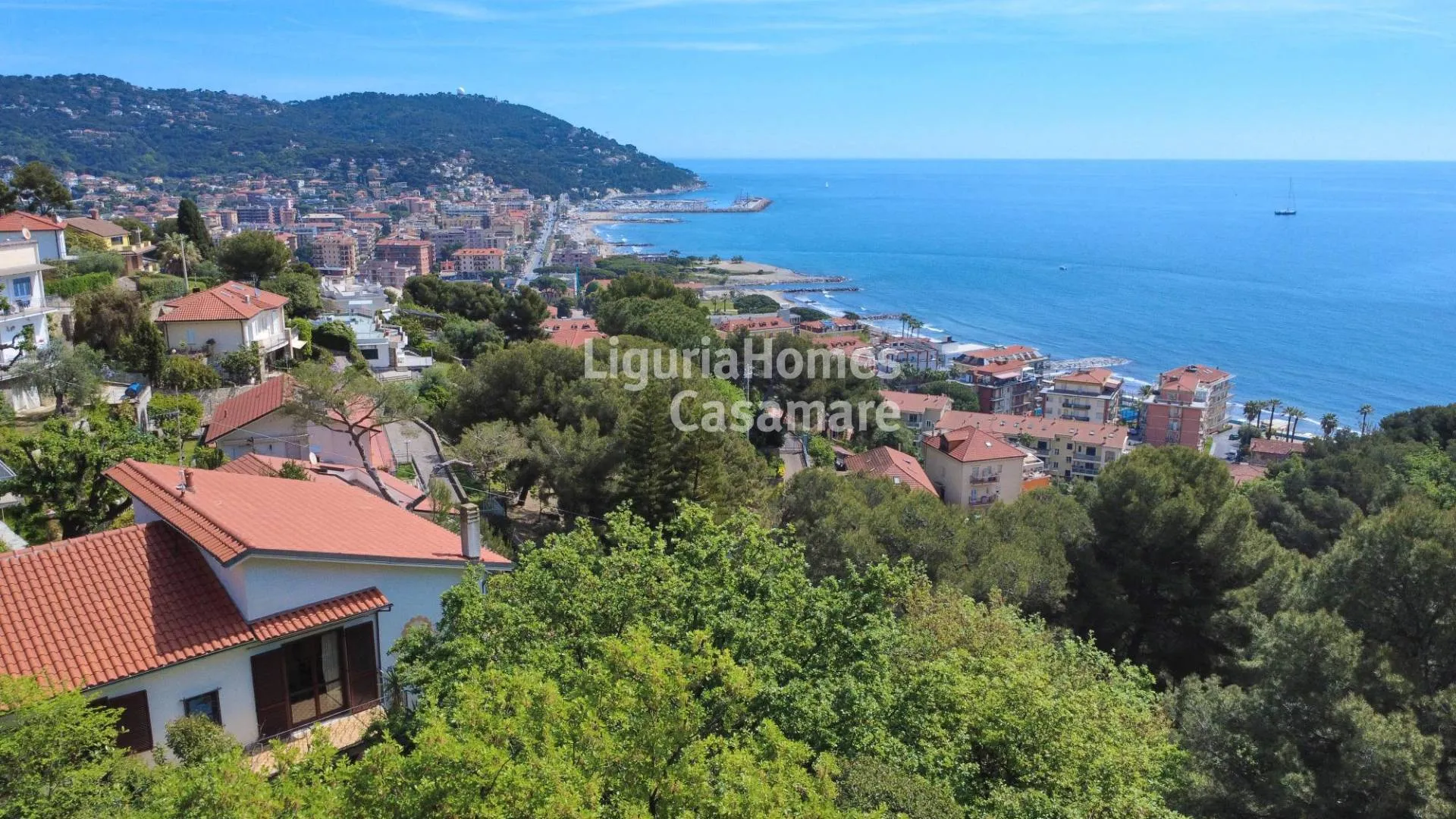 Andora'da harika deniz manzaralı satılık villa.