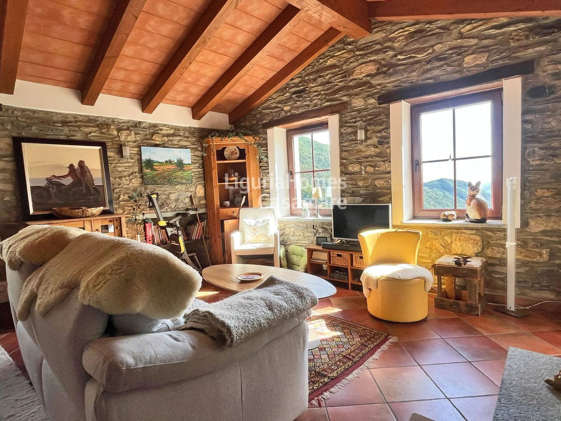 Restauriertes Steinhaus mit Panoramablick über die Italienische Riviera zum Verkauf in Rezzo.