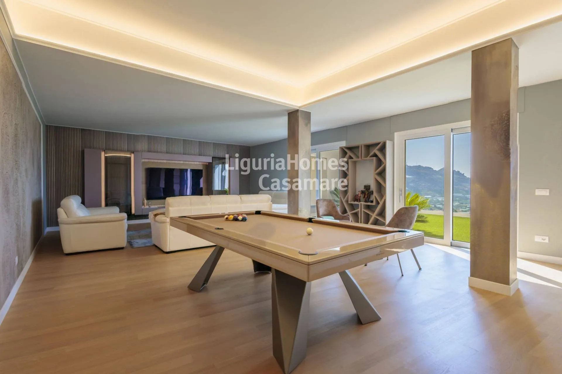Incroyable villa moderne à vendre à Taggia avec piscine et vue panoramique.