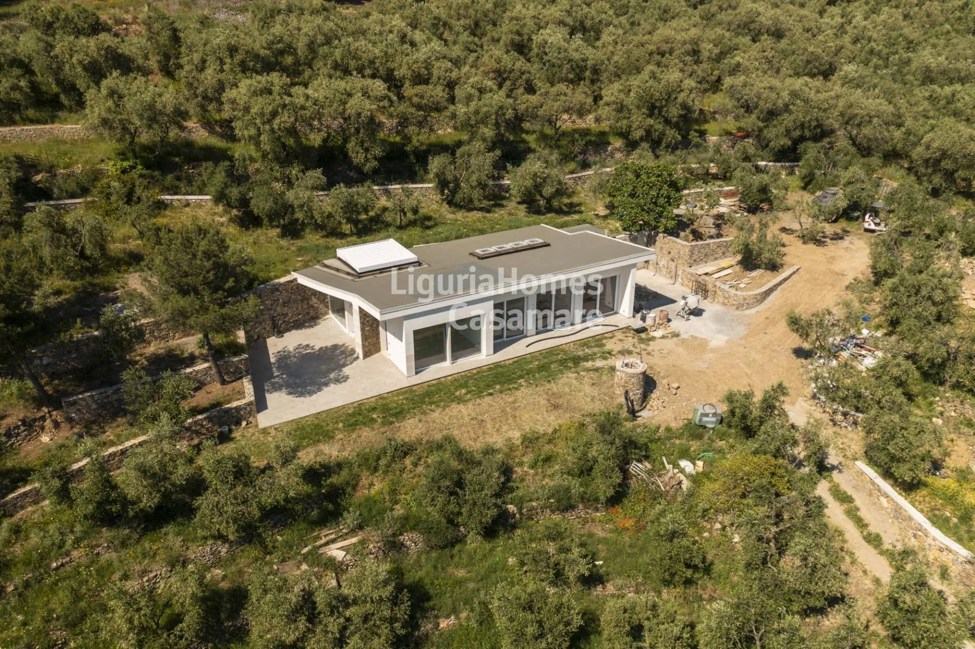 Villa moderne neuve avec vue panoramique sur la mer à vendre à Cervo.