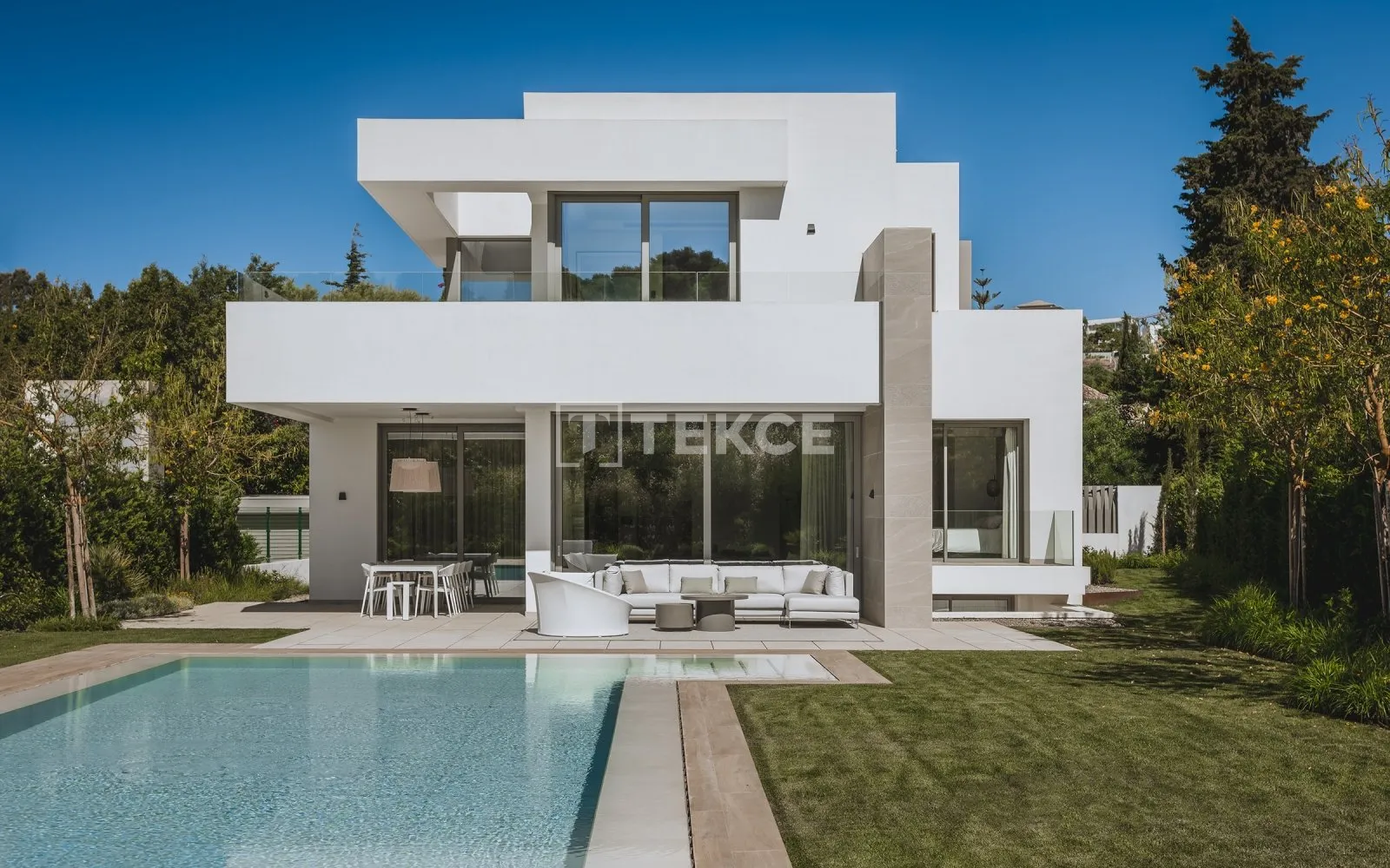 Natural Setting Views Villas in a Popular Area of Estepona