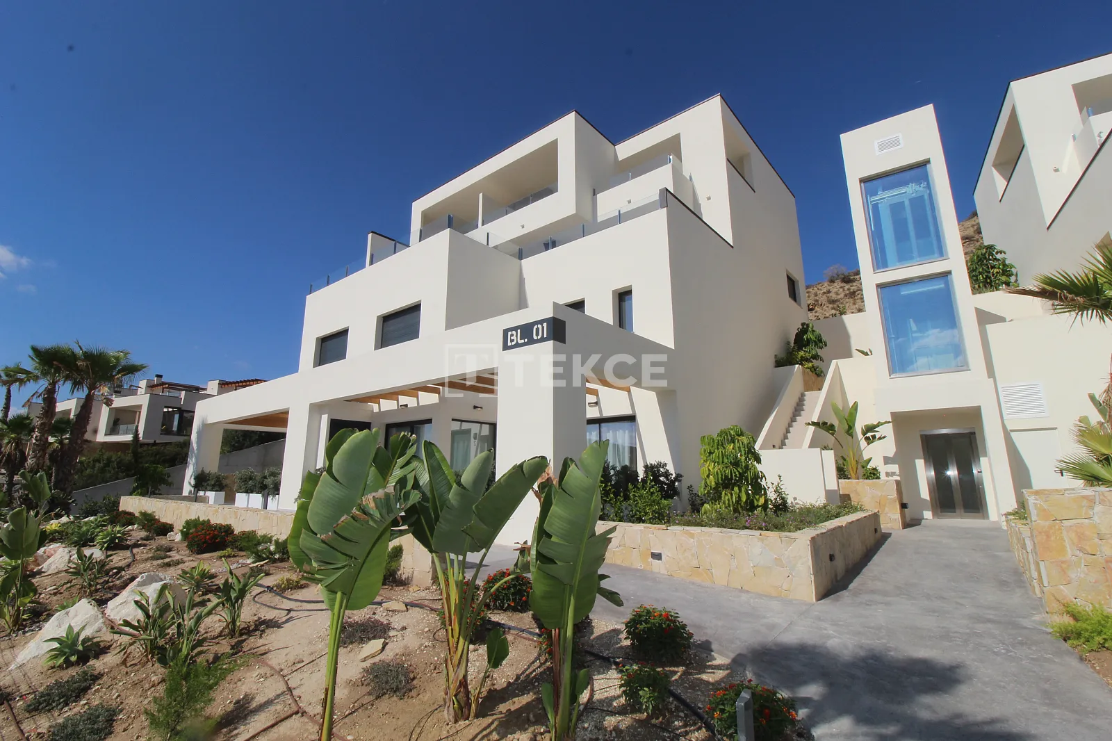 Alicante'de Denize ve Şehre Yakın Golf View Daireler