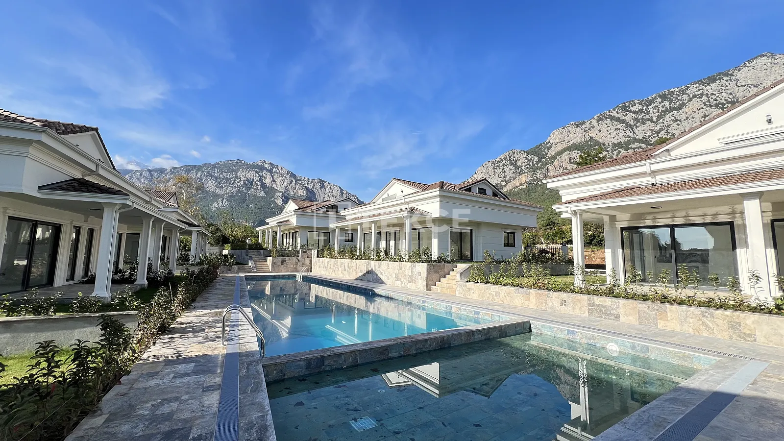 Ville con Vista Montagna Vicino ai Servizi ad Antalya Kemer