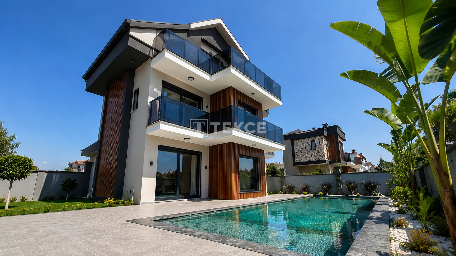 Villas Détachées 4 Chambres à Vendre à Fethiye Çalış