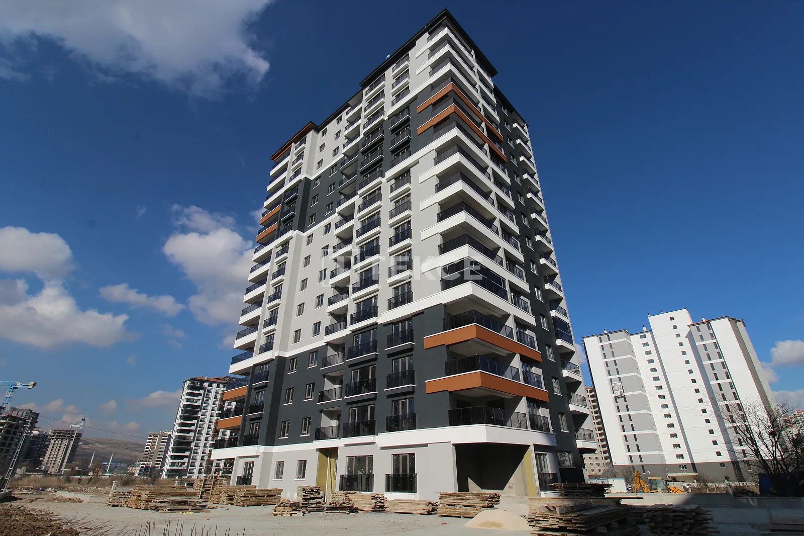 Apartamentos Espaciosos Cerca del Centro Comercial en Keçiören
